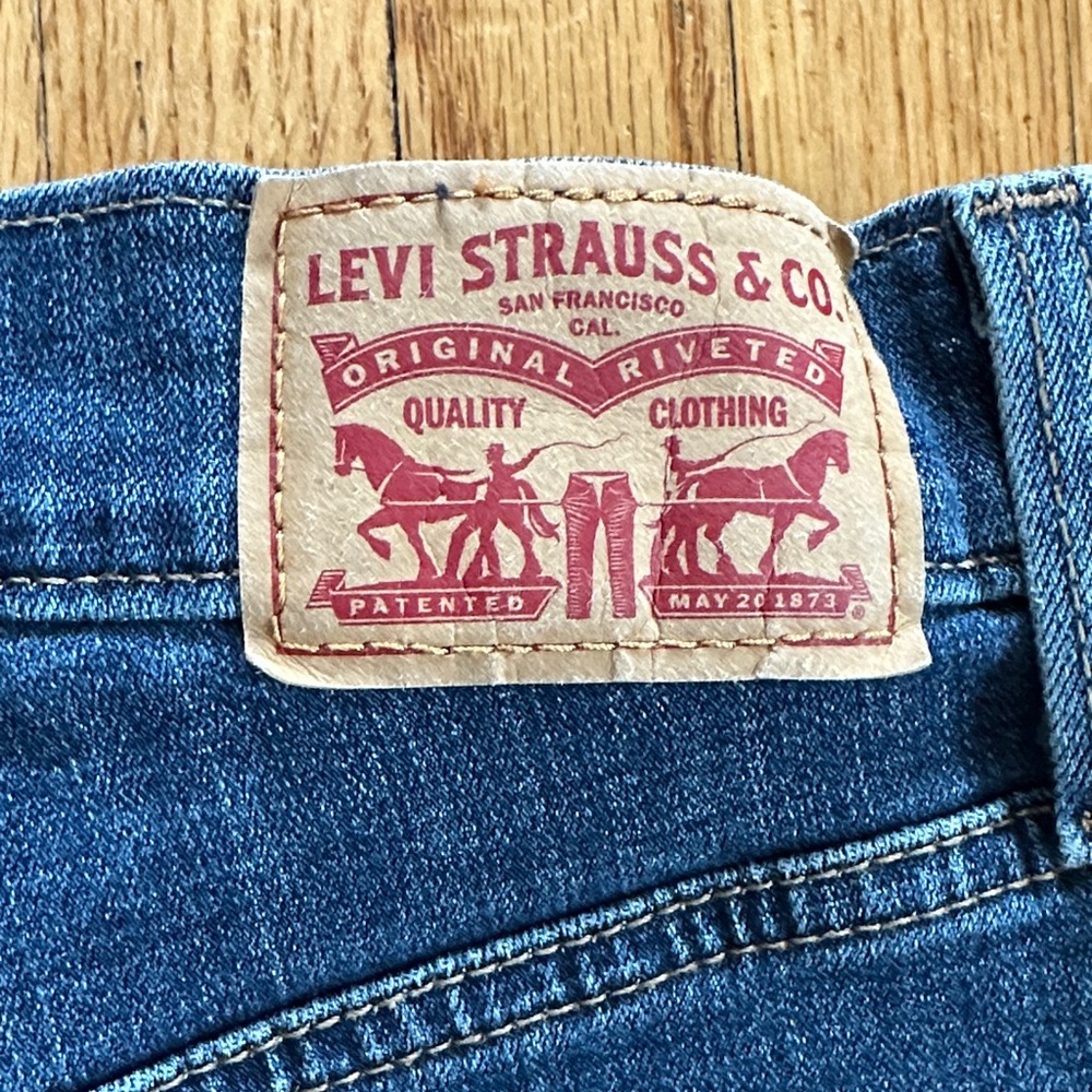 Two Pairs Levi’s Denim Mid-Length Shorts | 29 - Picture 2 of 11